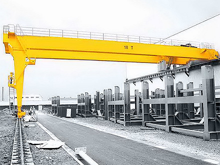 环球平台登录入口：加纳布维电站桥式起重机主梁吊装成功